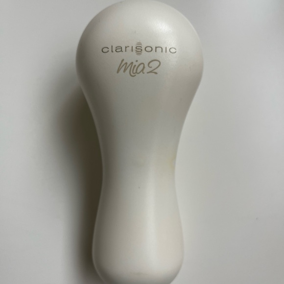 Clarisonic Mia 2 Sonic Skin Cleansing System With pLink Charging Adapter -White. - Picture 2 of 13